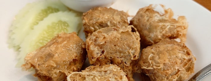 Laem Cha-Reon Seafood is one of ร้านน่าทาน 5.