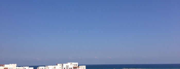 AsSeifa Beach is one of Oman.