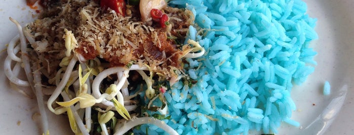 Nasi Kerabu Nora is one of Terengganu Food & Travel Channel.