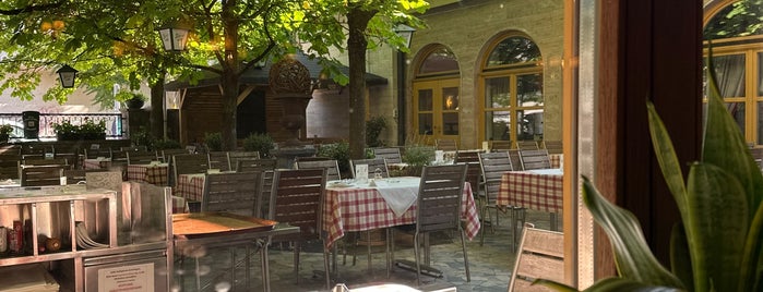 Braurestaurant IMLAUER is one of Lugares favoritos de Robert.