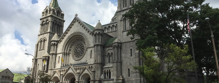 Cathedral Basilica of Saint Louis is one of Lieux qui ont plu à Jerry.