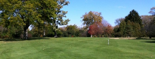 Deer Path Golf Course is one of สถานที่ที่ Chris ถูกใจ.
