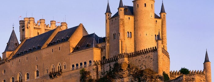 Alcázar de Segovia is one of Italia-España.