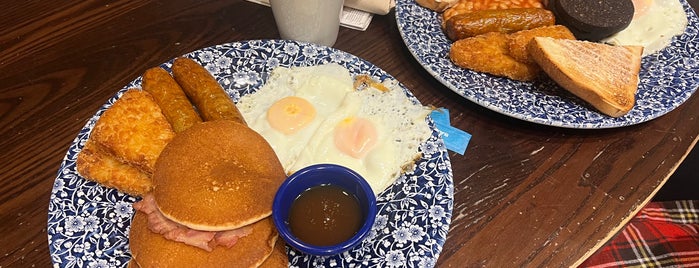 The Rockingham Arms (Wetherspoon) is one of Coffee shops & breakfast places.