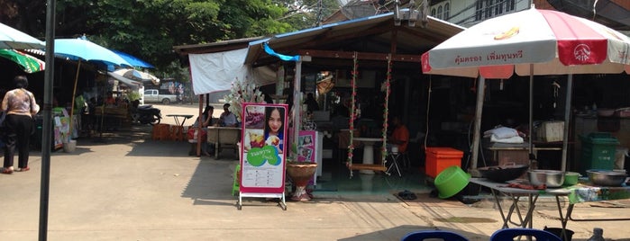 Ban Paeng Market is one of Shopping & Walk Around.