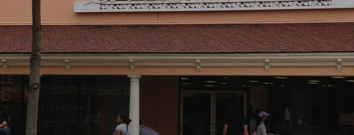 Eddie Bauer Outlet is one of Tempat yang Disukai Rusty.