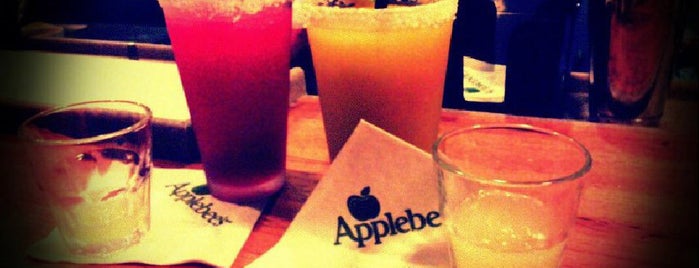 Applebee's is one of สถานที่ที่ Froylan ถูกใจ.