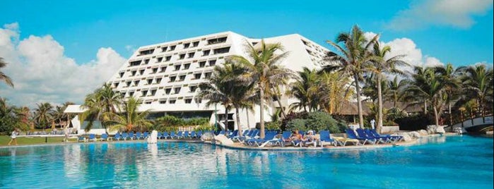 Grand Oasis is one of Caribe.