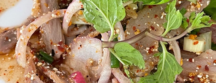 ป้าซิ้ว ส้มตำ-ยำปูม้า is one of All-time favorites in Thailand.