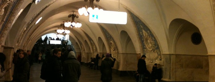 metro Taganskaya, line 5 is one of Московское метро | Moscow subway.