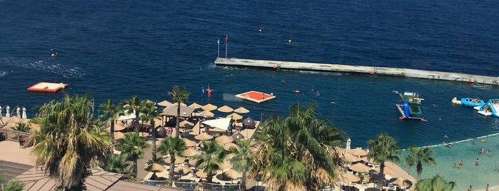 Delta Beach Lobby Bar is one of Aziz'in Beğendiği Mekanlar.