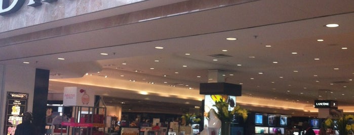 Dillard's is one of Lugares favoritos de Charly.