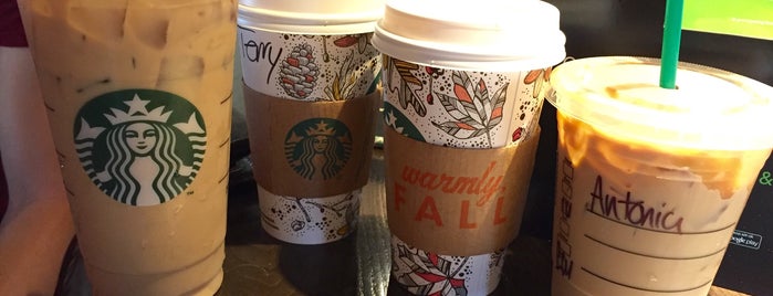 Starbucks is one of Lugares favoritos de Courtney.