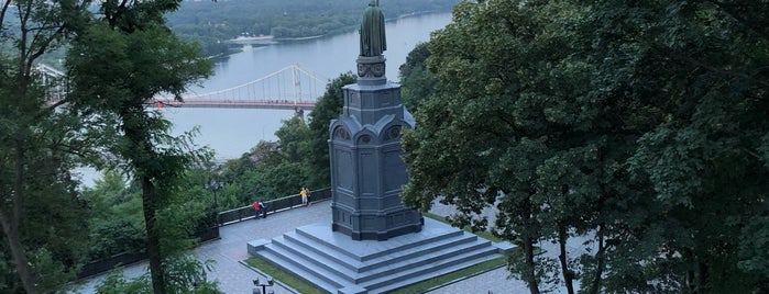 Альтанка на Владимирской горке is one of Киев Рождество.