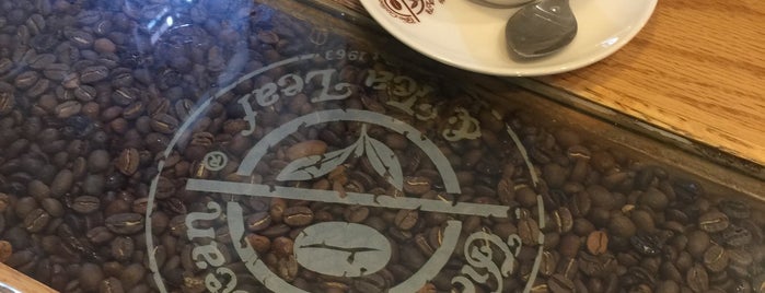 The Coffee Bean & Tea Leaf is one of Upper East Side Bucket List.