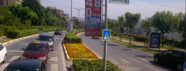 Bahçeşehir Bankalar Caddesi is one of Locais curtidos por ERTUNC.