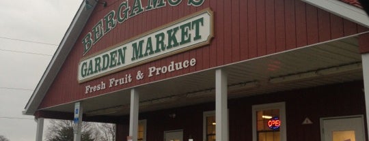 Bergamo's Garden Market is one of สถานที่ที่ Dale ถูกใจ.