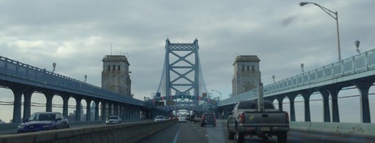 Camden, NJ is one of Lizzieさんのお気に入りスポット.