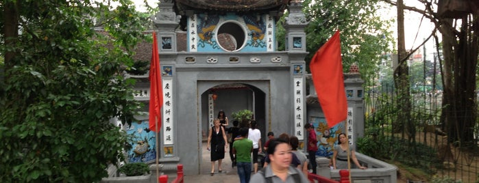 Đền Ngọc Sơn is one of Hanoi.