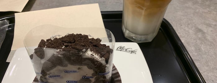 McCafé by Barista is one of Tokyo.