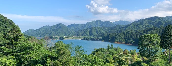 宮ヶ瀬湖 is one of strongly recommend.