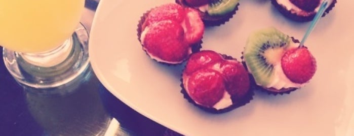 Karamel Patisserie & Cafe is one of Orte, die ObirFaruk gefallen.