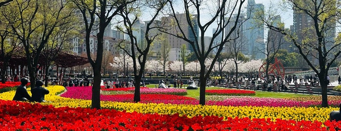 Jing'an Sculpture Park is one of Kimmie 님이 저장한 장소.