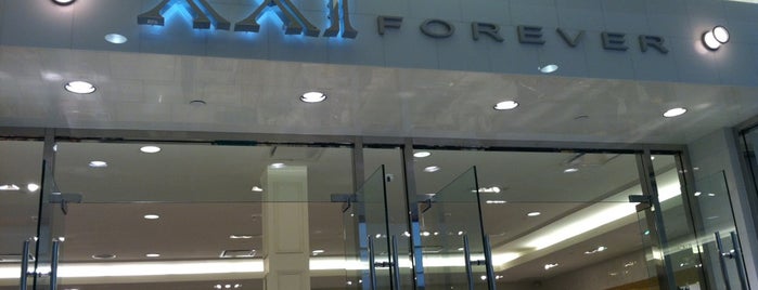 Forever 21 is one of Laura : понравившиеся места.