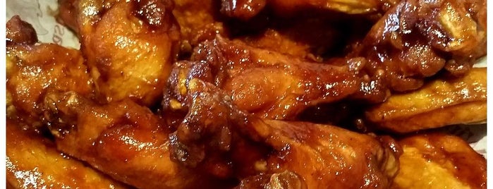 East Coast Wings & Grill is one of Posti salvati di Craig.