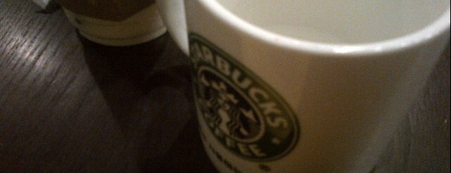 Starbucks is one of Lieux qui ont plu à Kris.
