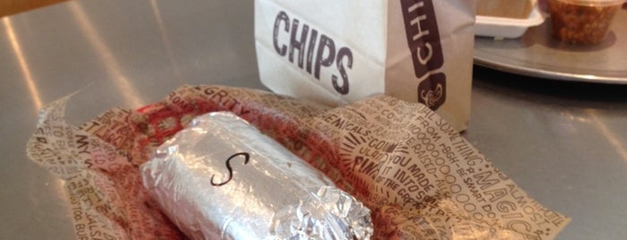 Chipotle Mexican Grill is one of สถานที่ที่ Erin ถูกใจ.