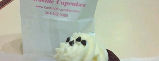 Curbside Cupcakes is one of Posti che sono piaciuti a Allison.