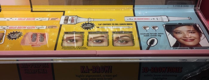 Benefit Brow Bar is one of Marisaさんのお気に入りスポット.