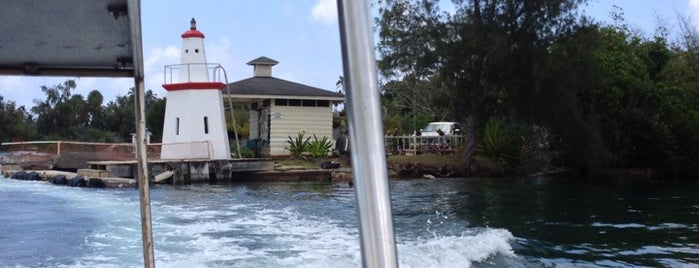 Coconut Island Lighthouse is one of Favs.