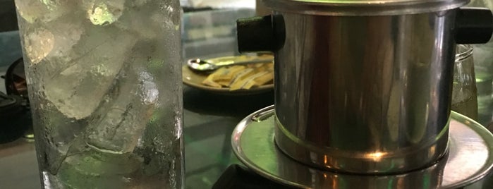 Gia Đình E Coffee is one of Locais curtidos por Bribble.