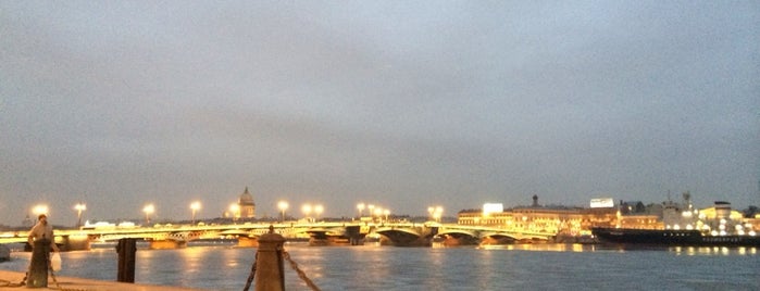 Blagoveshchensky Bridge is one of Петроградище.