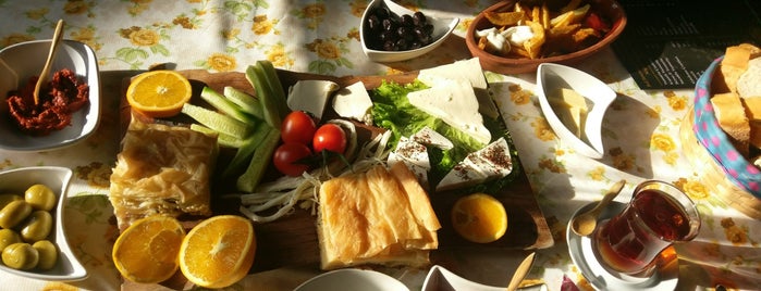 1842 Bistro Patisserie & Cafe is one of Istanbul Breakfast.