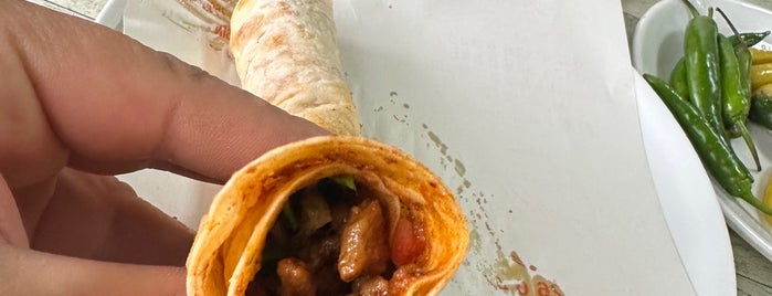 Abidin Usta Tantuni is one of Saklı lezzetler.