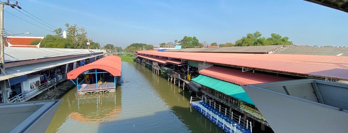 Sai Noi Floating Market is one of Lieux qui ont plu à Chaimongkol.