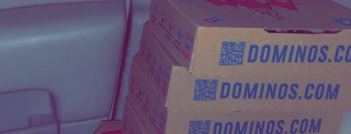 Domino's Pizza is one of สถานที่ที่ gigi ถูกใจ.