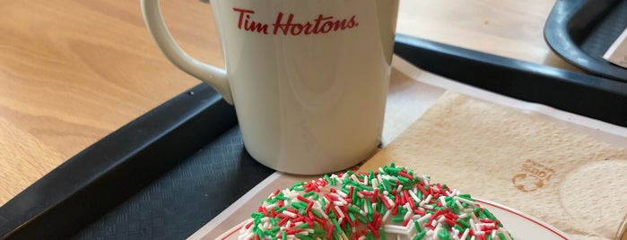 Tim Hortons is one of mad   cafe desayuno.