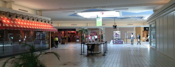 Eagle Ridge Mall is one of Madison Marquette.