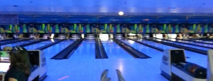 Brunswick Gala Lanes is one of Posti che sono piaciuti a Seth.