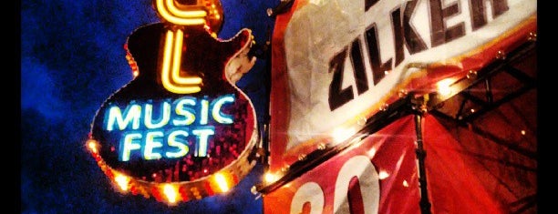ACL Music Festival 2013 is one of สถานที่ที่ Motts ถูกใจ.