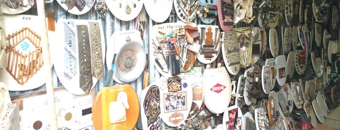 Barney Smith's Toilet Seat Art Museum is one of SATX.