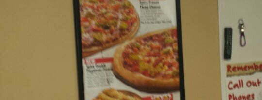 Marco's Pizza is one of Tempat yang Disukai Glenn.