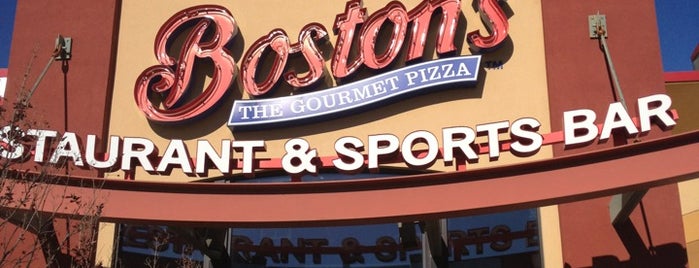 Boston's Restaurant & Sports Bar is one of สถานที่ที่ Rebecca ถูกใจ.