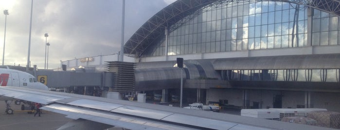 Aeroporto Internacional de Fortaleza / Pinto Martins (FOR) is one of Locais.