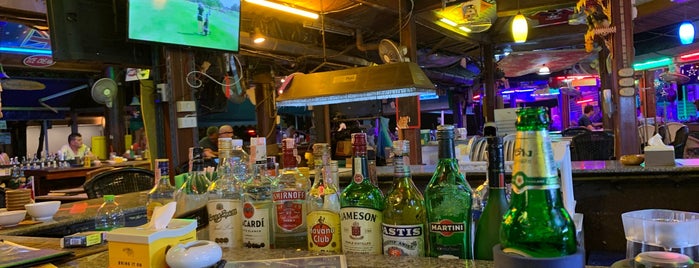 Dolphin Bar is one of Thai To-do.
