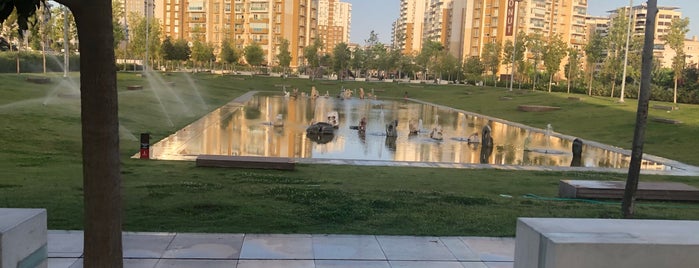 Muzaffer İzgü Parkı is one of Posti che sono piaciuti a Dimple.